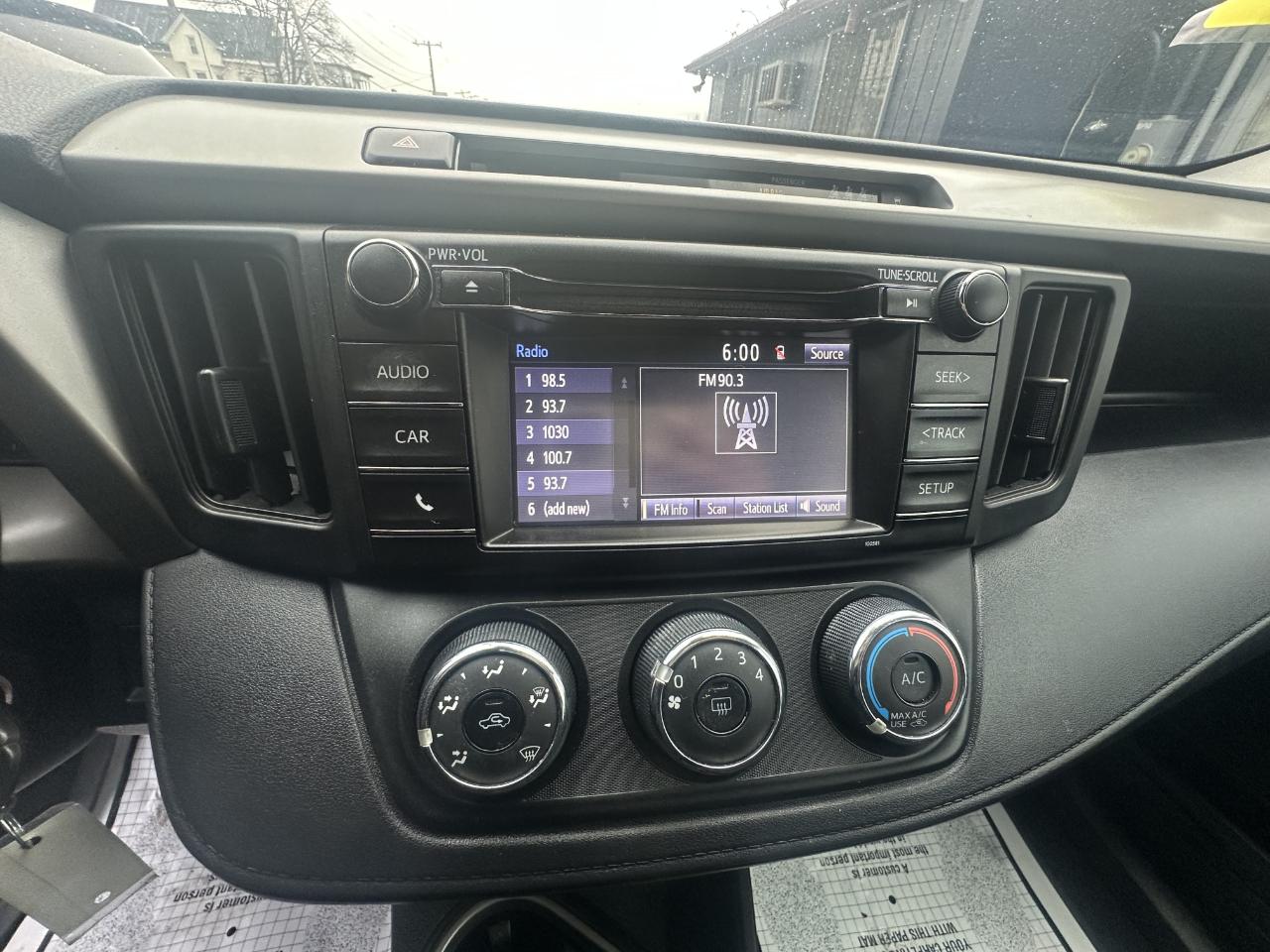 Toyota RAV4 LE AWD (Natl) 2018