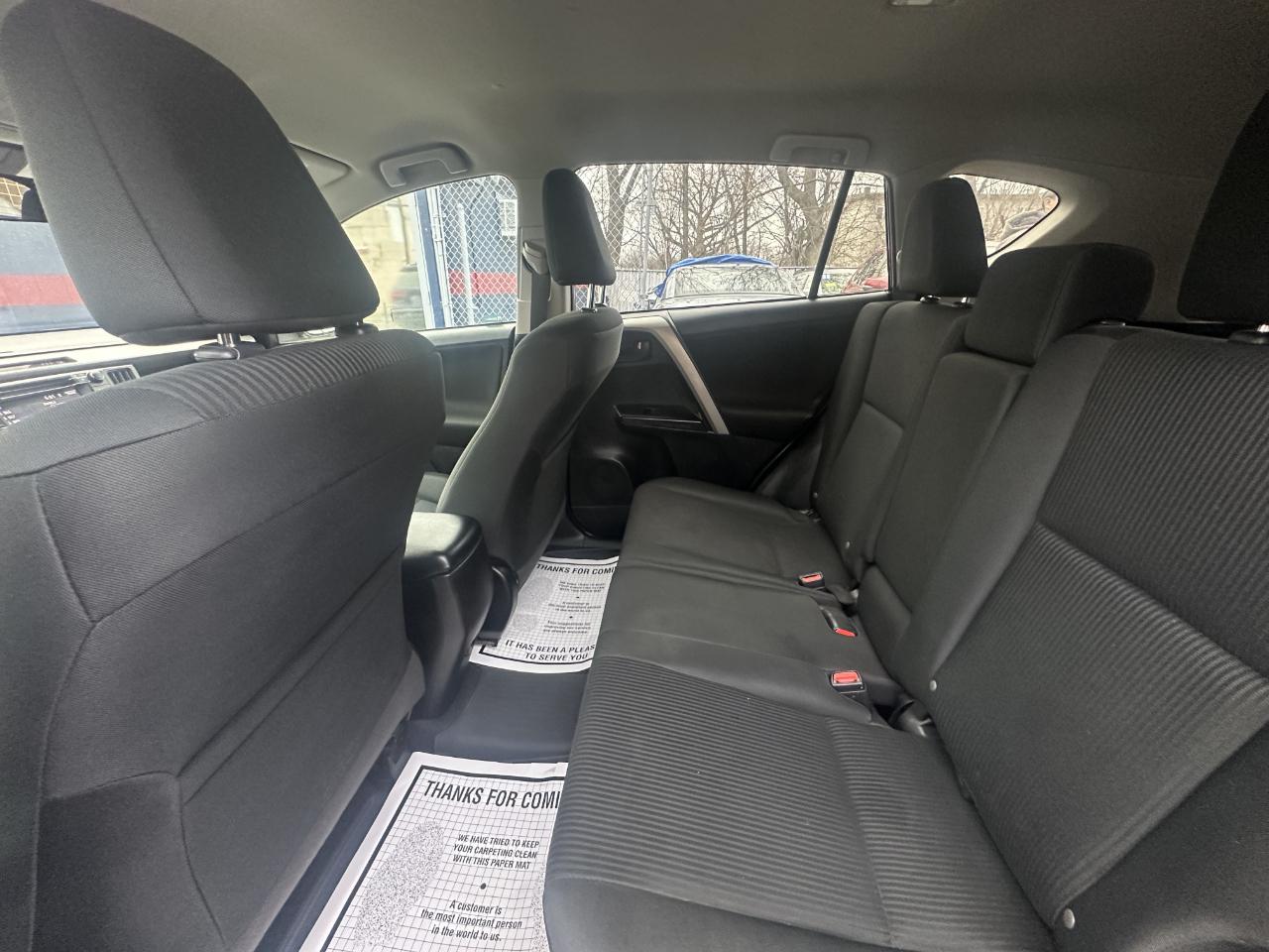 Toyota RAV4 LE AWD (Natl) 2018