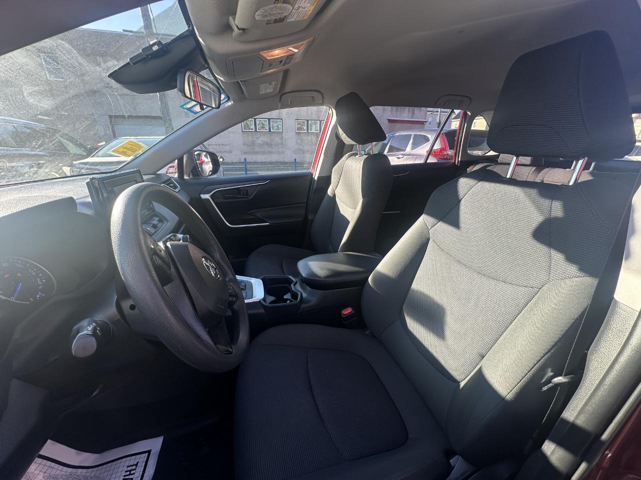 Toyota RAV4 Hybrid LE AWD (Natl) 2020