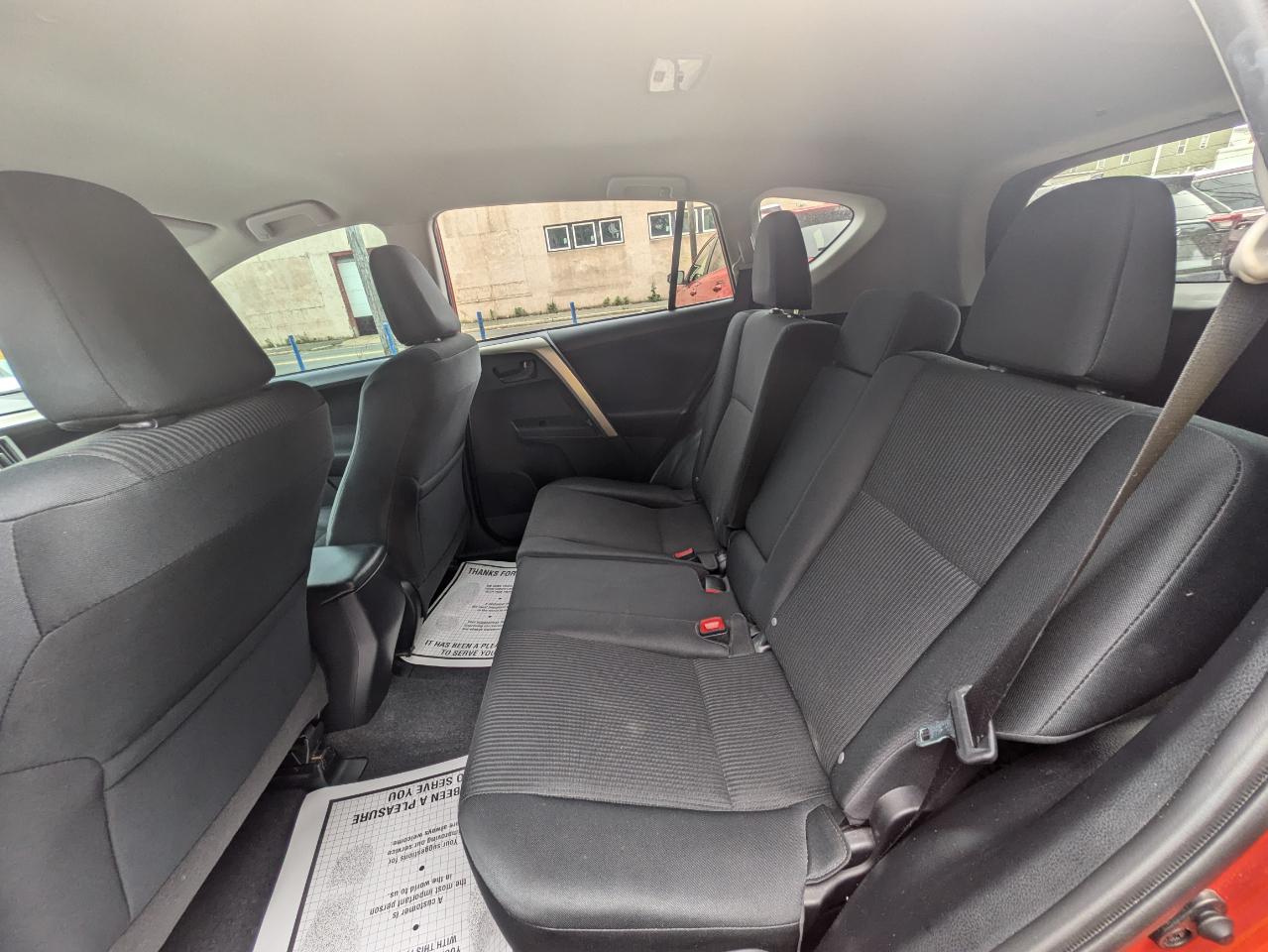 Toyota RAV4 AWD 4dr LE (Natl) 2015