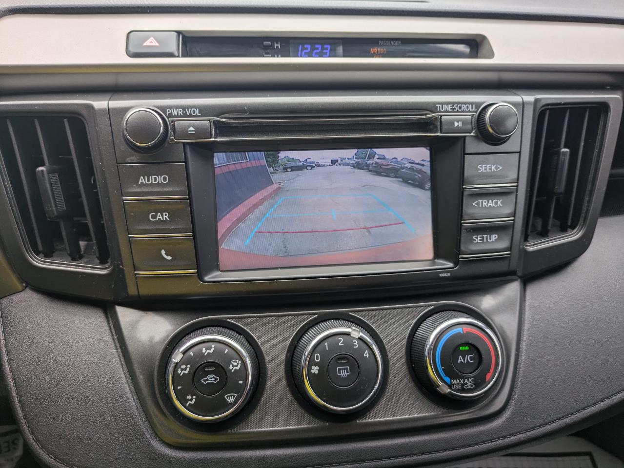 Toyota RAV4 AWD 4dr LE (Natl) 2015