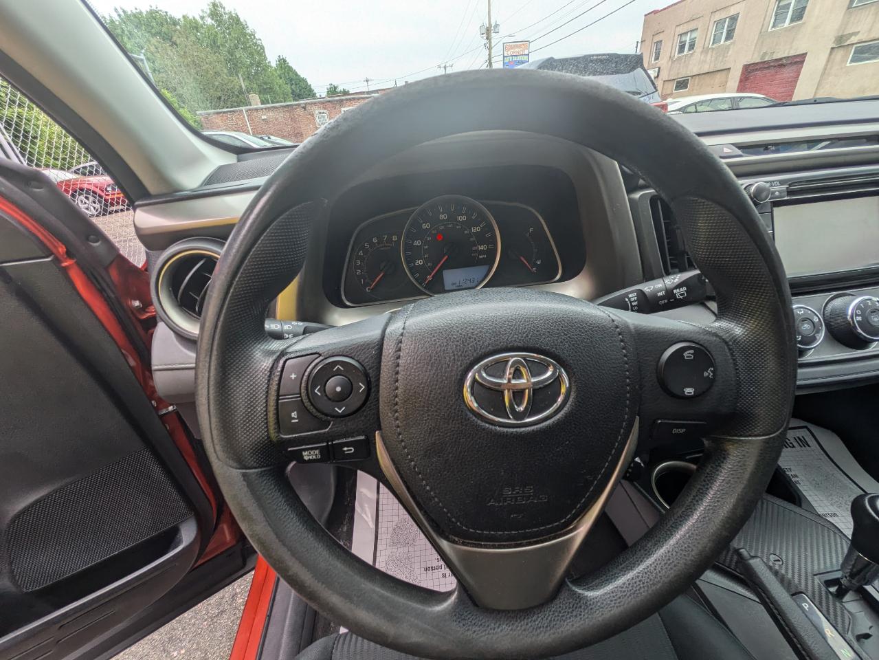 Toyota RAV4 AWD 4dr LE (Natl) 2015