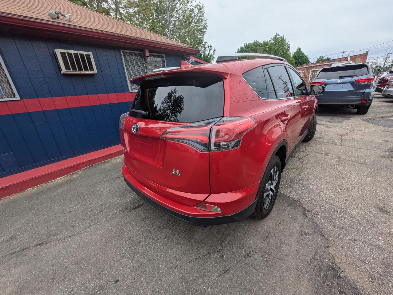 Toyota RAV4 AWD 4dr LE (Natl) 2016