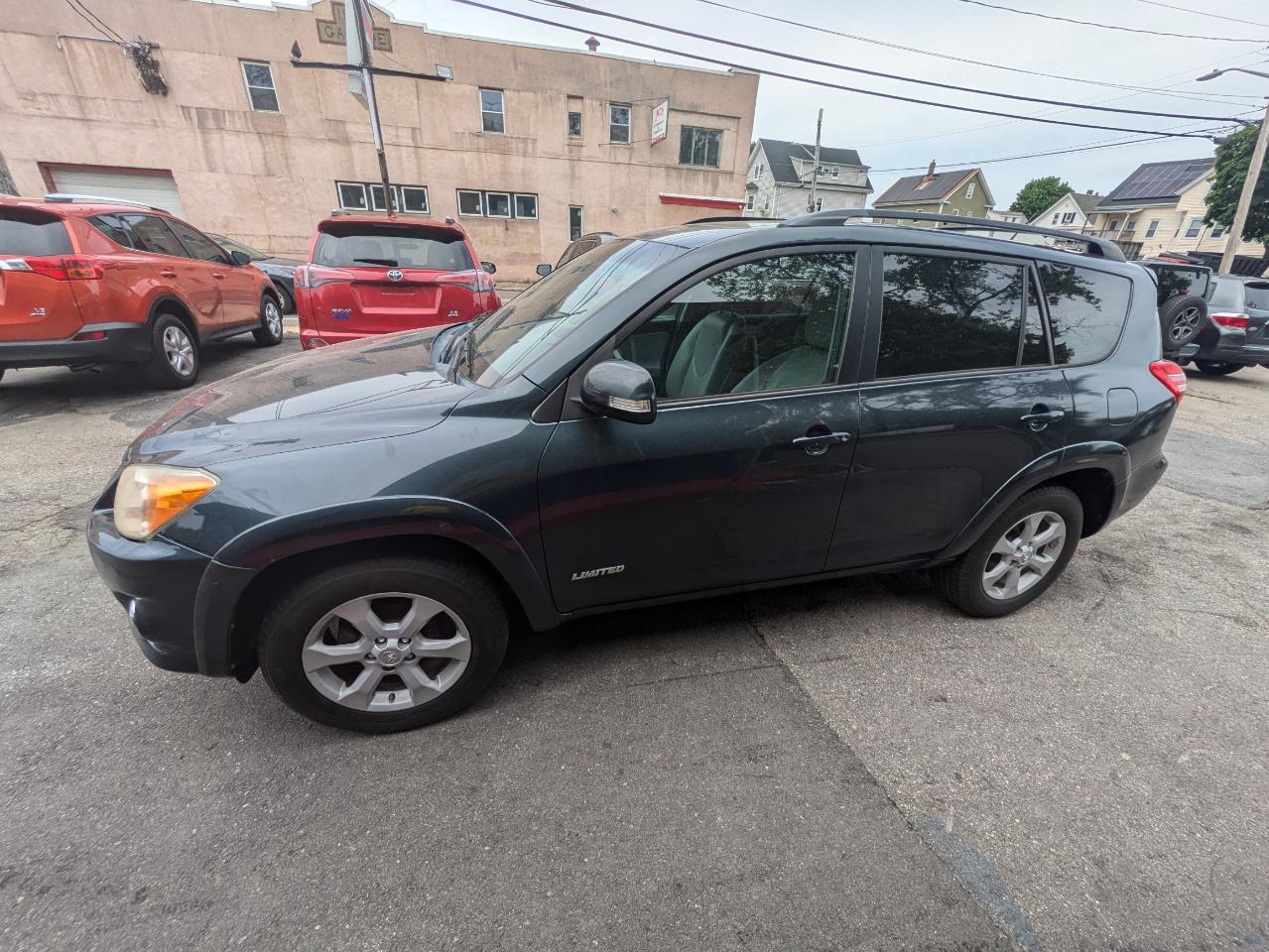 Toyota RAV4 4WD 4dr 4-cyl 4-Spd AT Ltd (Natl) 2011
