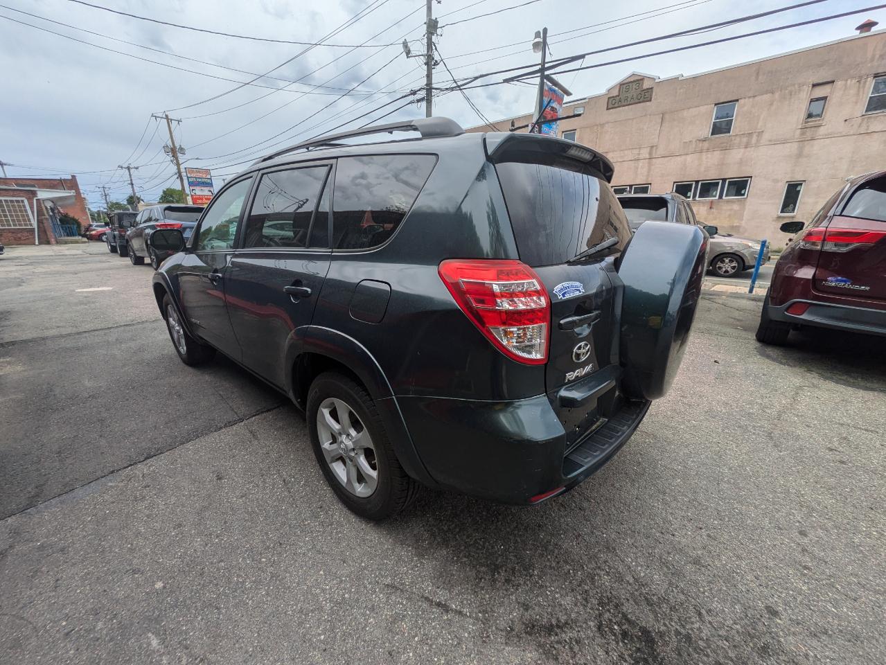 Toyota RAV4 4WD 4dr 4-cyl 4-Spd AT Ltd (Natl) 2011