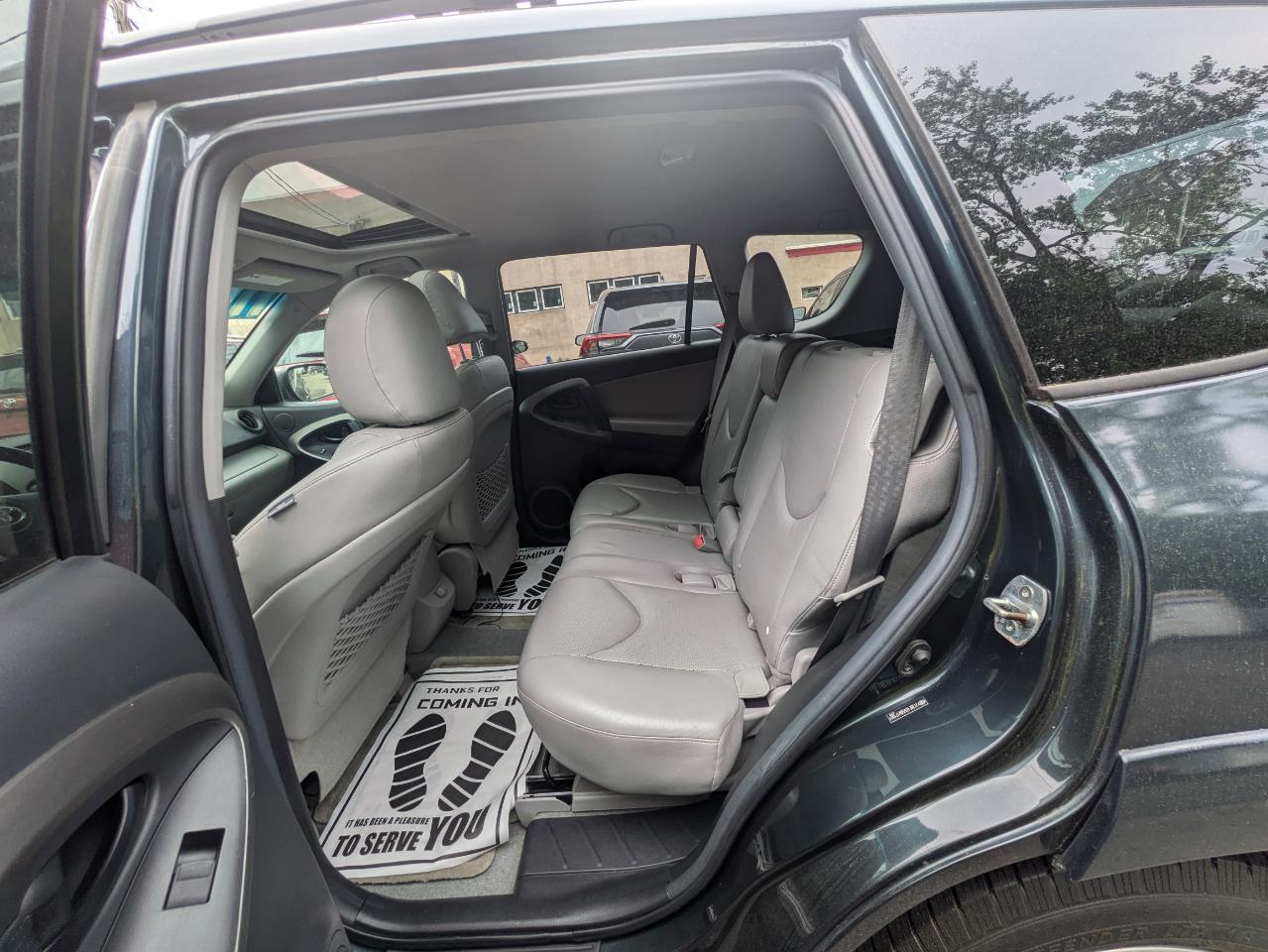Toyota RAV4 4WD 4dr 4-cyl 4-Spd AT Ltd (Natl) 2011