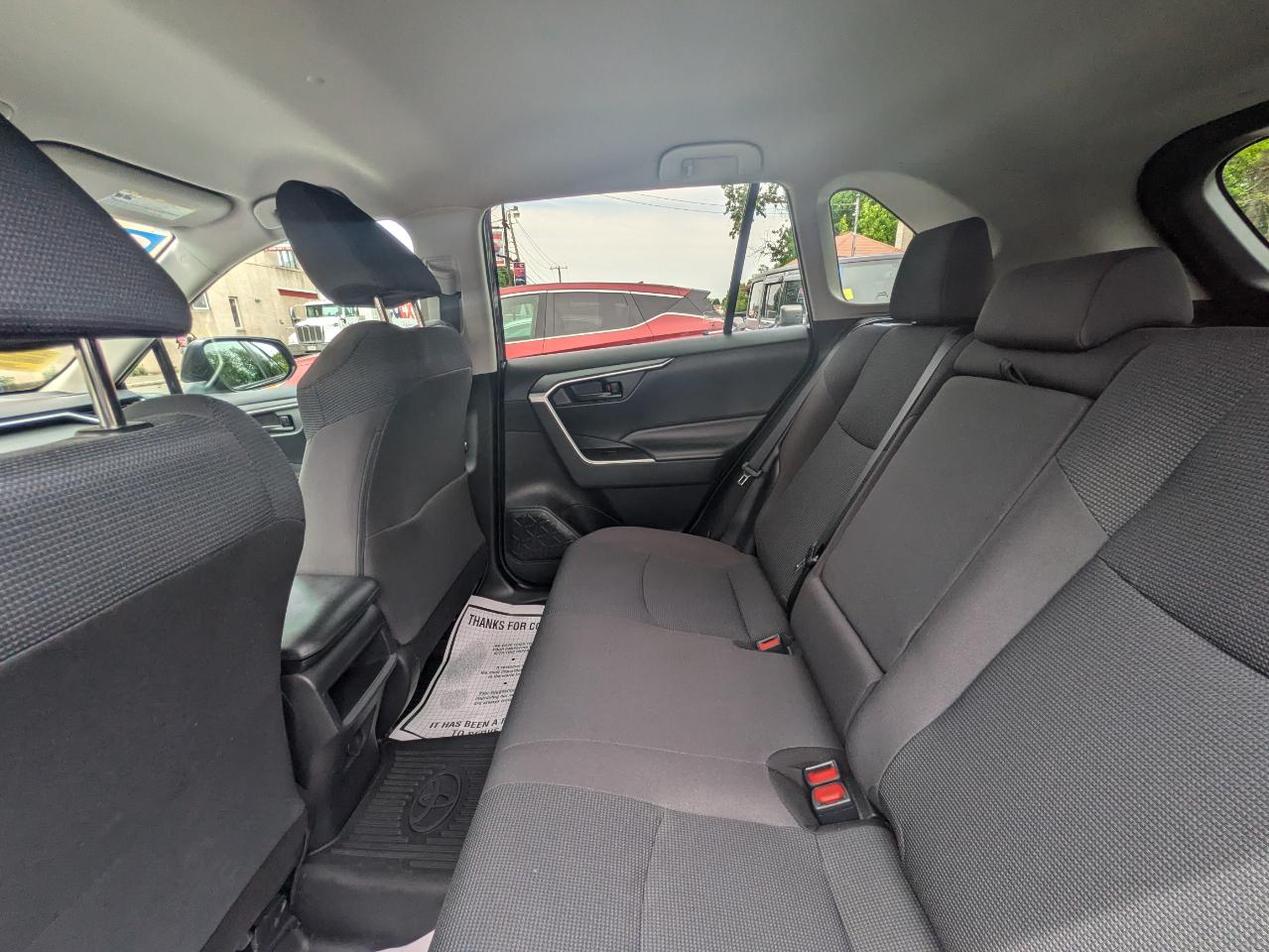 Toyota RAV4 LE AWD (Natl) 2020