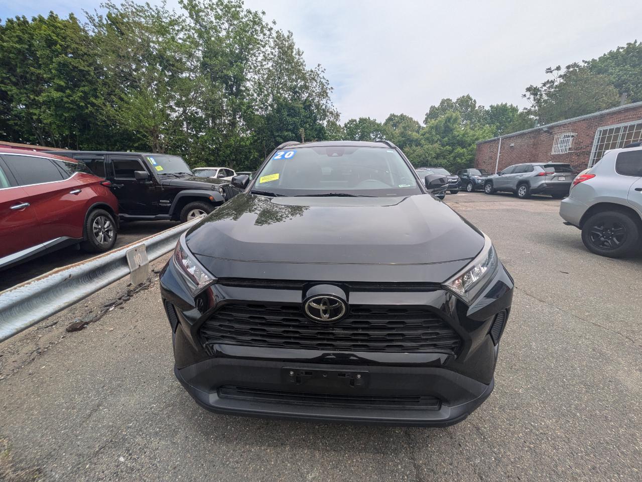 Toyota RAV4 LE AWD (Natl) 2020