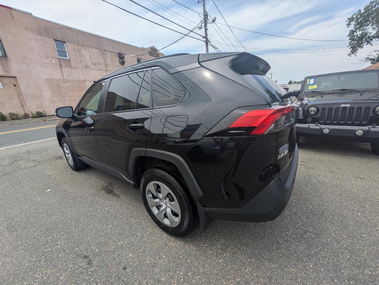 Toyota RAV4 LE AWD (Natl) 2020