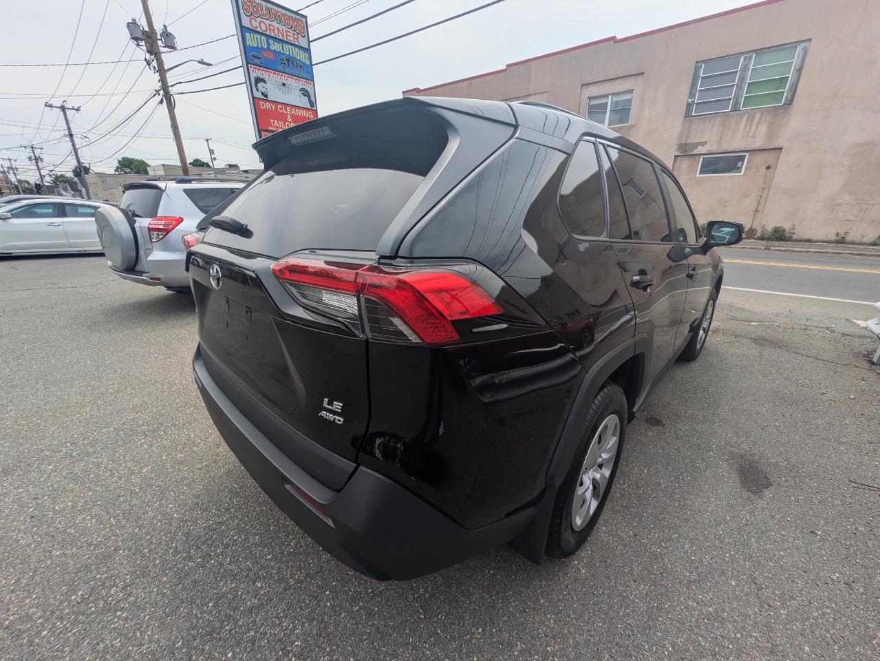 Toyota RAV4 LE AWD (Natl) 2020