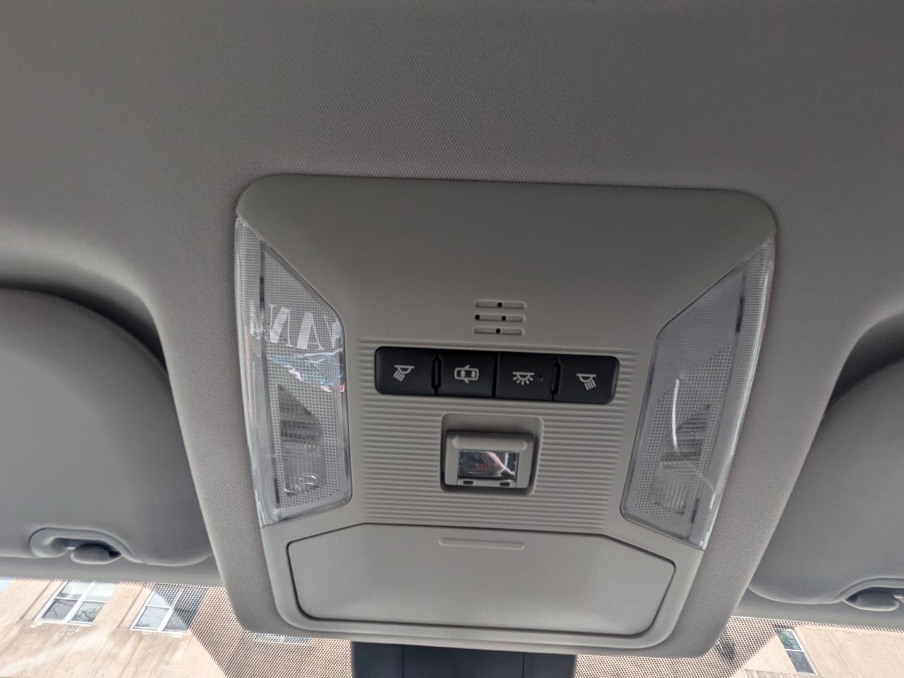 Toyota RAV4 LE AWD (Natl) 2020