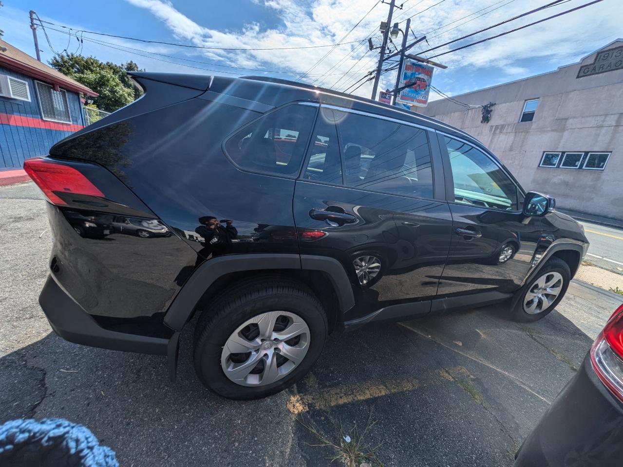 Toyota RAV4 LE AWD (Natl) 2020