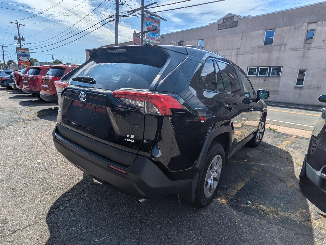 Toyota RAV4 LE AWD (Natl) 2020
