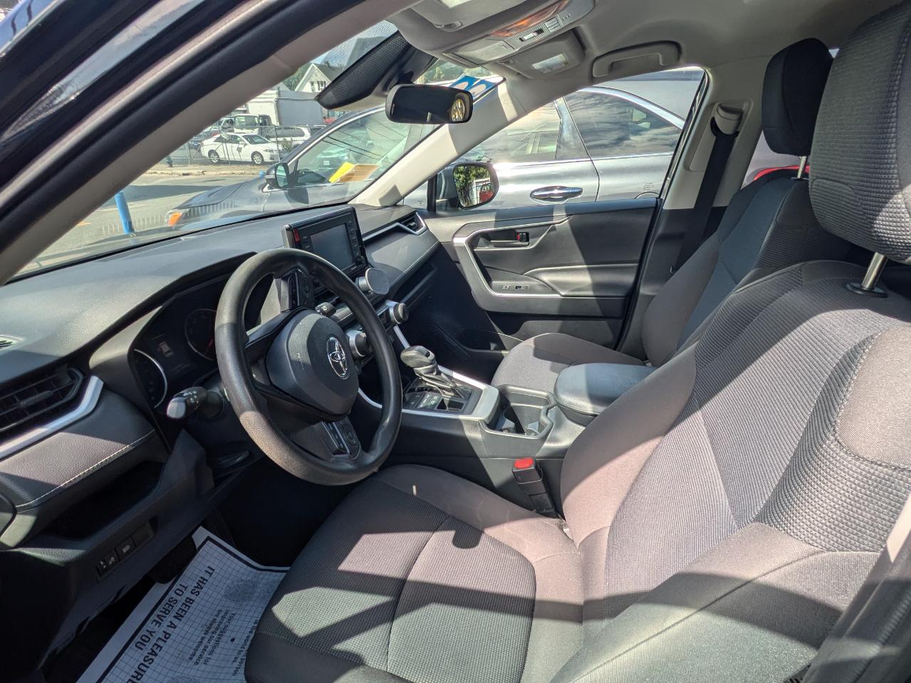 Toyota RAV4 LE AWD (Natl) 2020