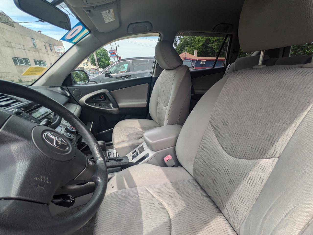 Toyota RAV4 4WD 4dr 4-cyl 4-Spd AT (Natl) 2010