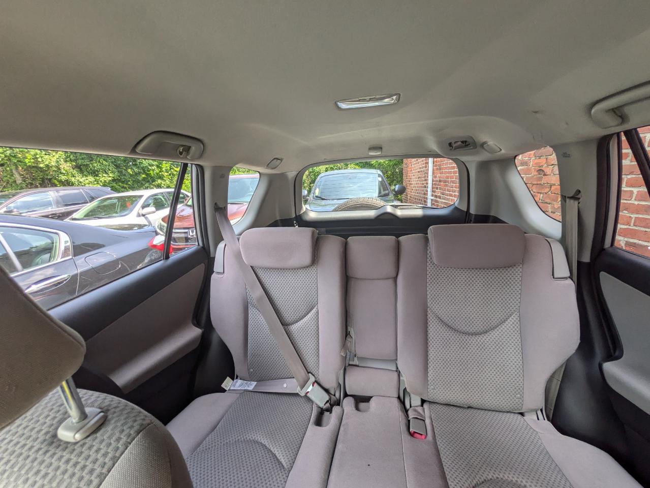 Toyota RAV4 2WD 4dr 4-cyl (Natl) 2007
