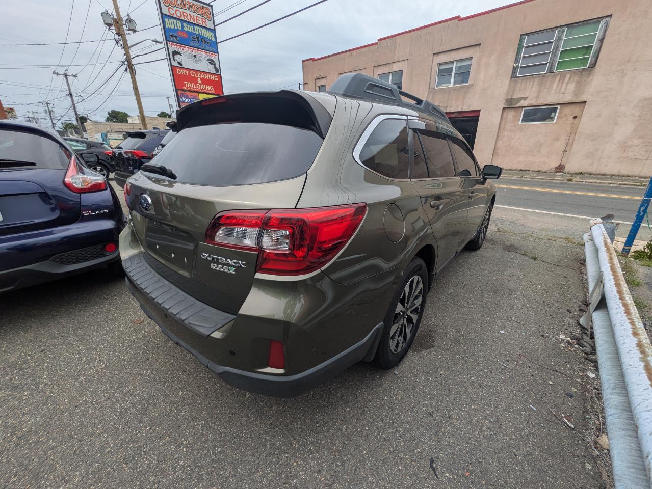 Subaru Outback 4dr Wgn 2.5i Limited PZEV 2015