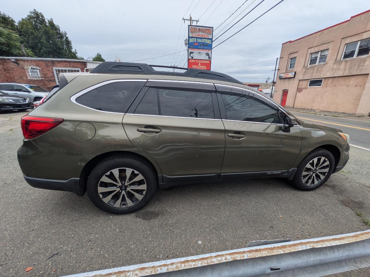 Subaru Outback 4dr Wgn 2.5i Limited PZEV 2015