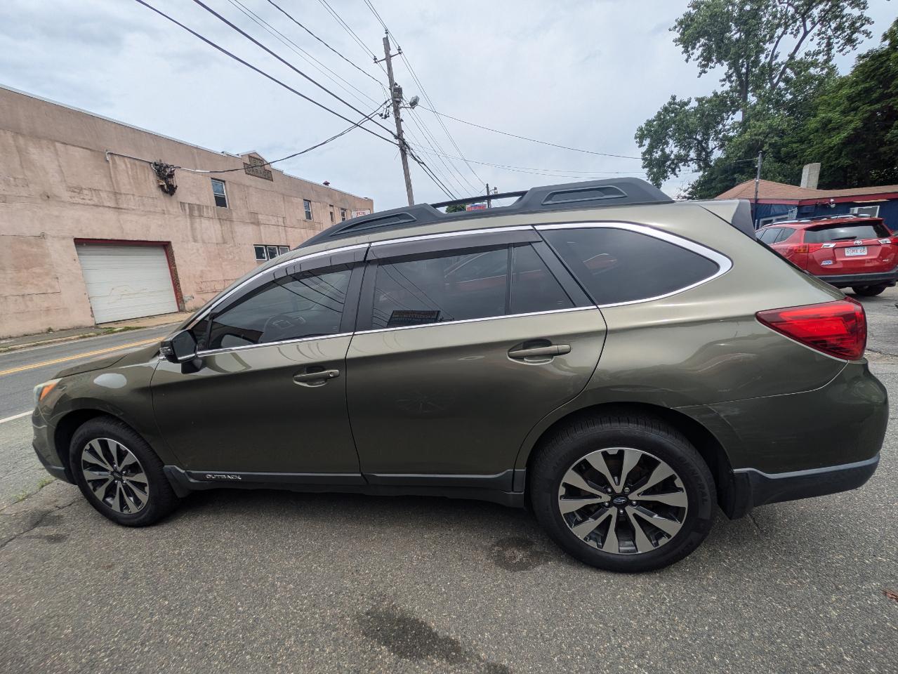 Subaru Outback 4dr Wgn 2.5i Limited PZEV 2015