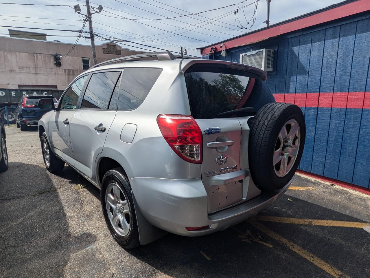Toyota RAV4 2WD 4dr 4-cyl (Natl) 2007