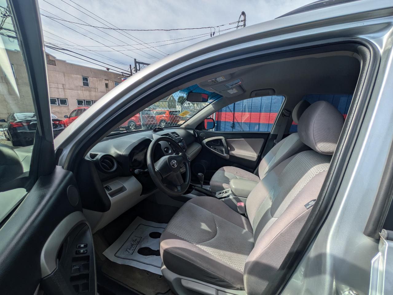 Toyota RAV4 2WD 4dr 4-cyl (Natl) 2007
