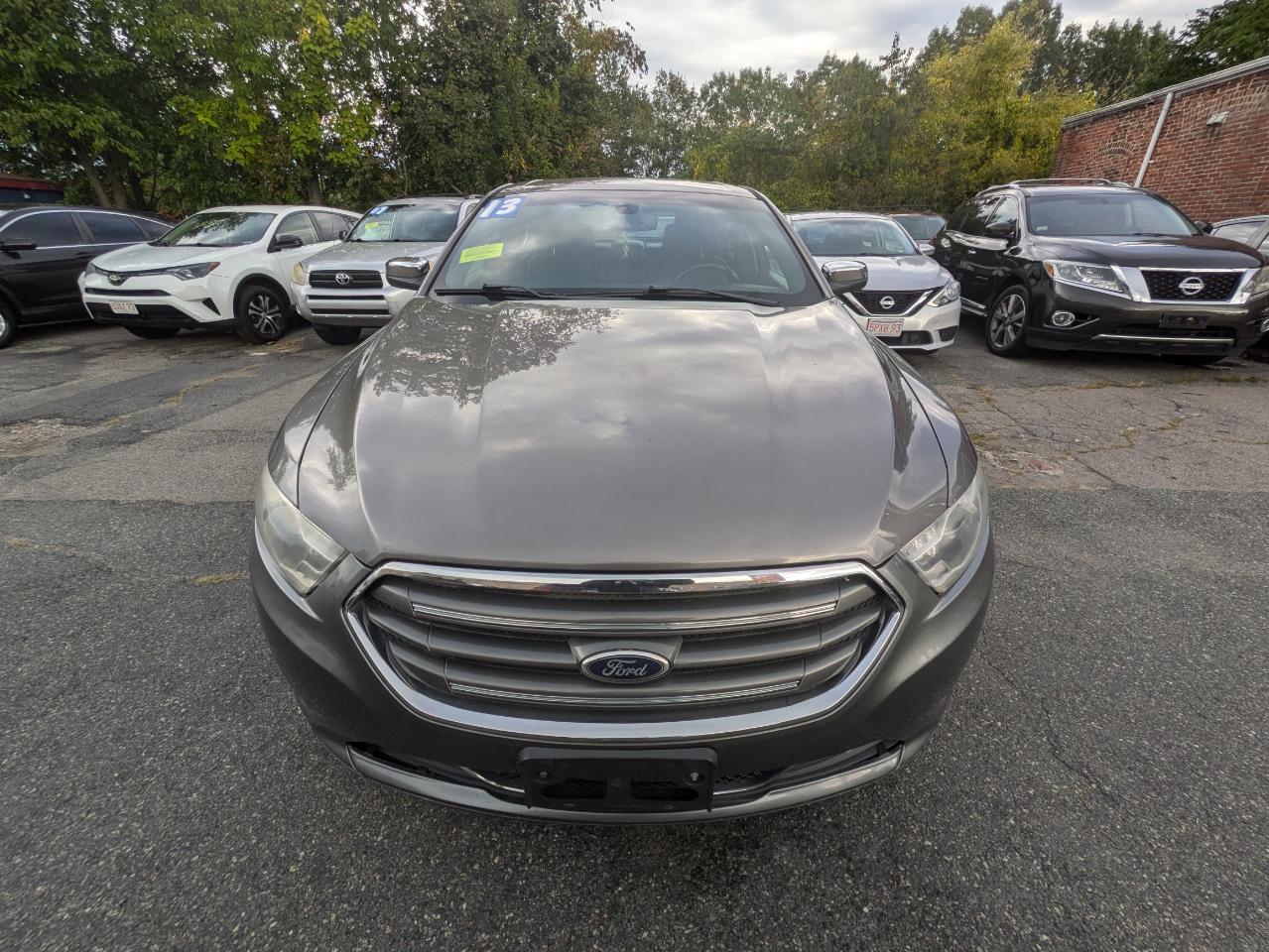 Ford Taurus 4dr Sdn Limited FWD 2013