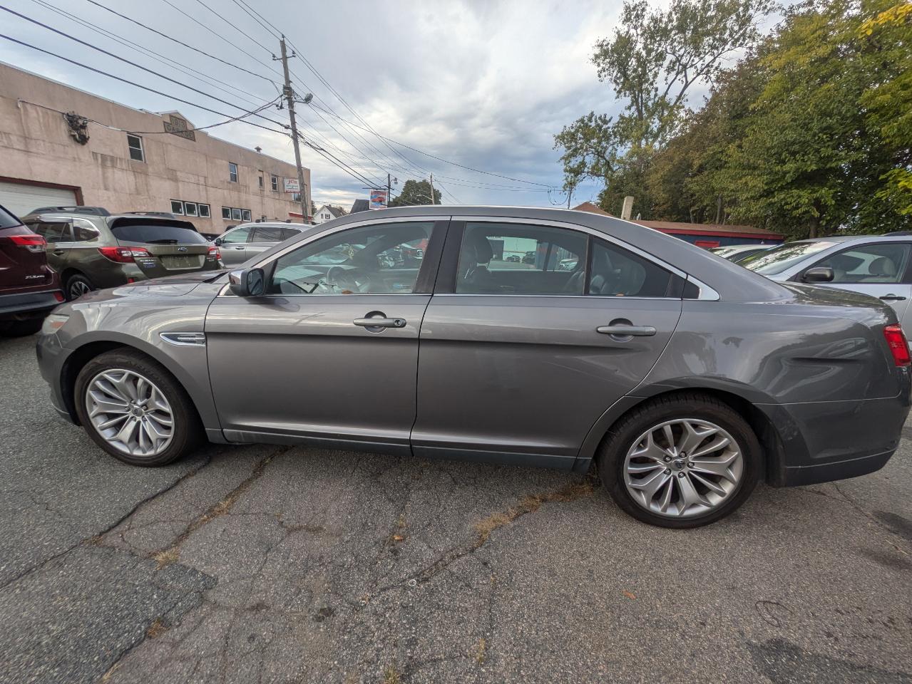 Ford Taurus 4dr Sdn Limited FWD 2013