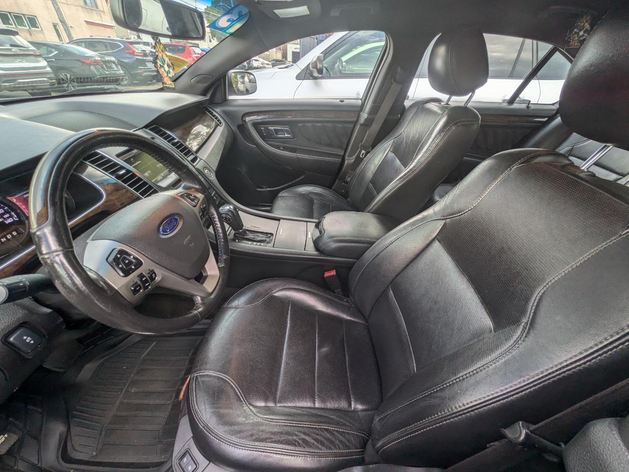 Ford Taurus 4dr Sdn Limited FWD 2013