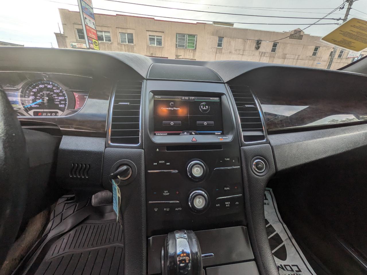 Ford Taurus 4dr Sdn Limited FWD 2013
