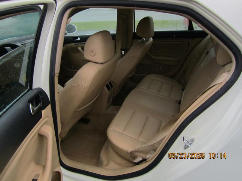 Volkswagen Jetta 2.5L w/ Pkg. 1 & Sunroof 2007