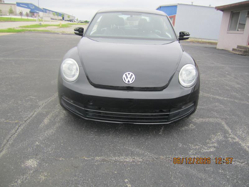 Volkswagen Beetle 2.5L w/Sunroof Sound & Nav 2013