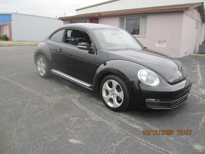 Volkswagen Beetle 2.5L w/Sunroof Sound & Nav 2013