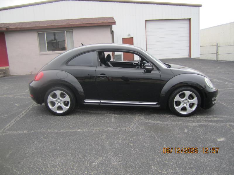 Volkswagen Beetle 2.5L w/Sunroof Sound & Nav 2013