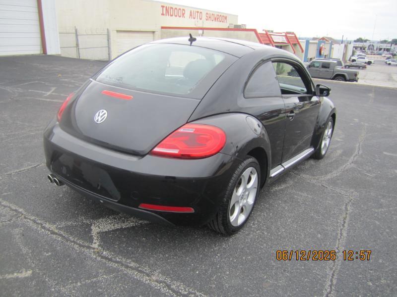 Volkswagen Beetle 2.5L w/Sunroof Sound & Nav 2013