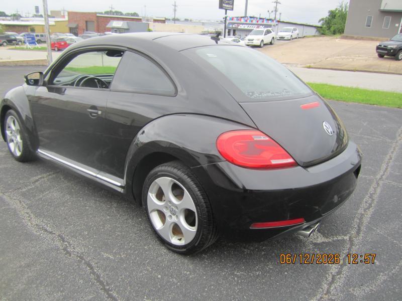 Volkswagen Beetle 2.5L w/Sunroof Sound & Nav 2013