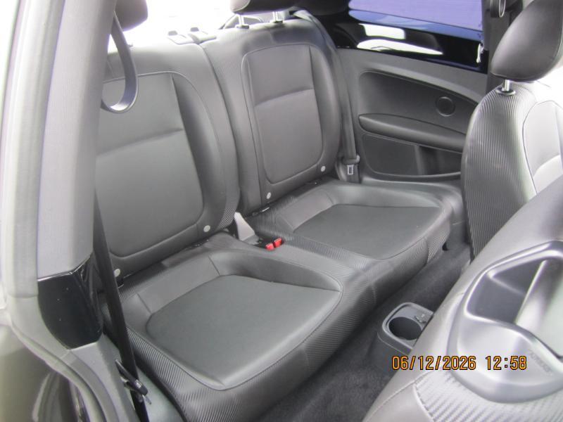 Volkswagen Beetle 2.5L w/Sunroof Sound & Nav 2013