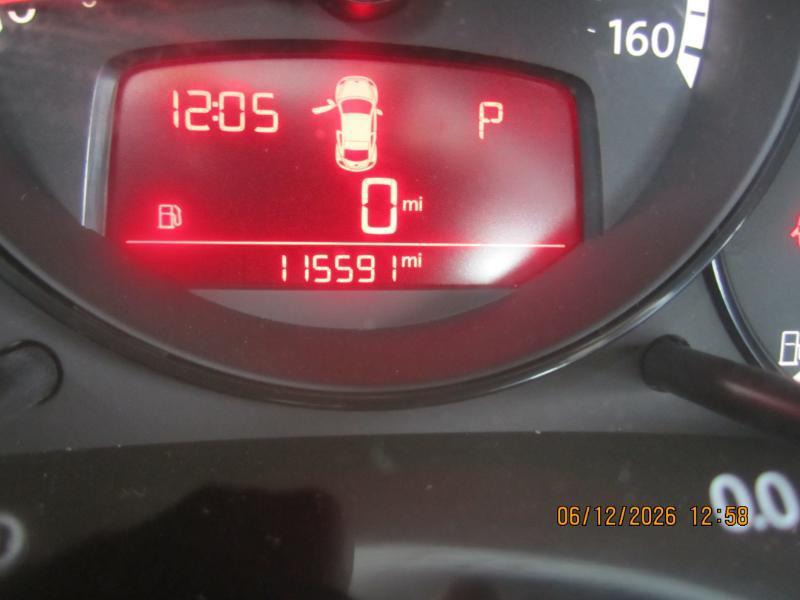 Volkswagen Beetle 2.5L w/Sunroof Sound & Nav 2013