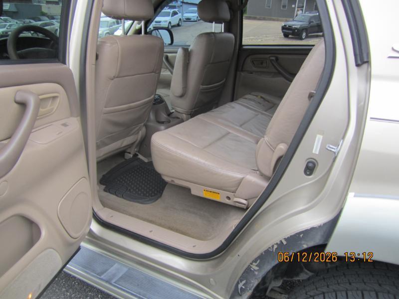 Toyota Sequoia SR5 4WD 2002