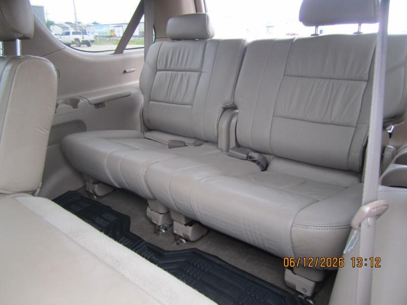 Toyota Sequoia SR5 4WD 2002