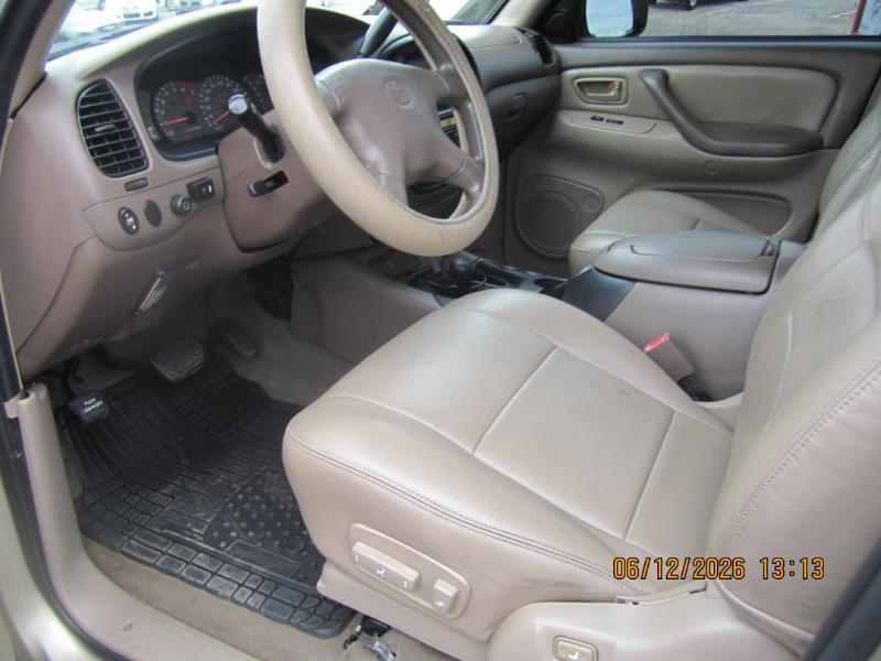 Toyota Sequoia SR5 4WD 2002
