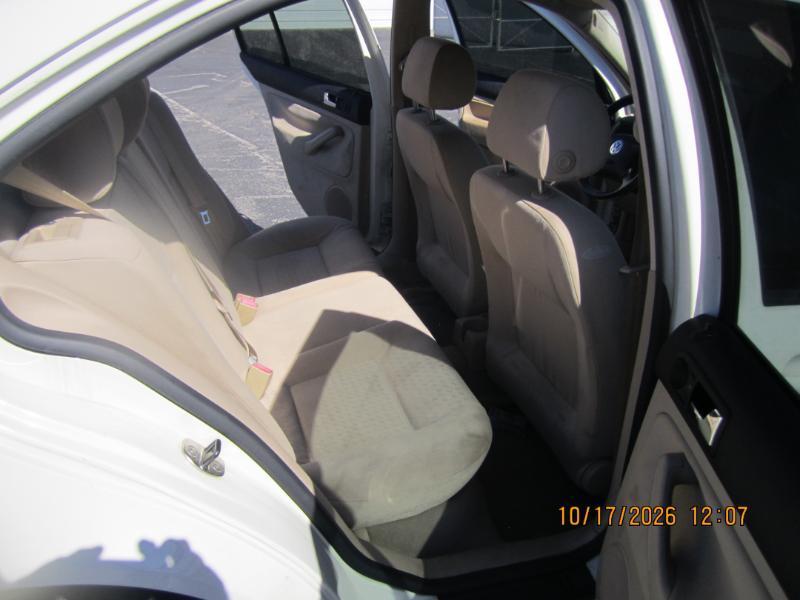 Volkswagen Jetta GL 2.0L 2004