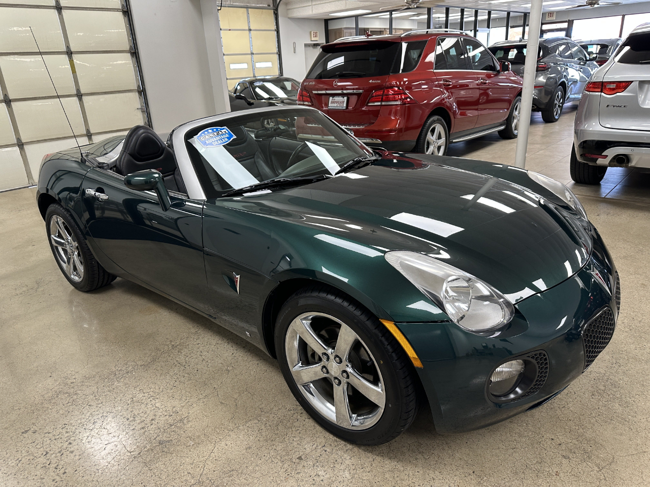 2007 Pontiac Solstice Convertible photo 2