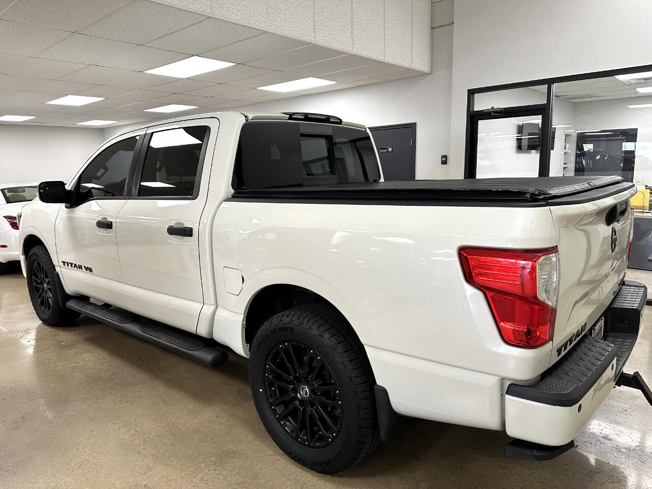 Nissan Titan 4x4 Crew Cab SV 2018