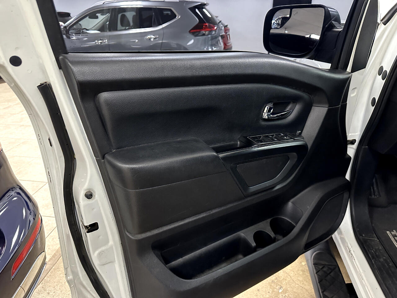 Nissan Titan 4x4 Crew Cab SV 2018