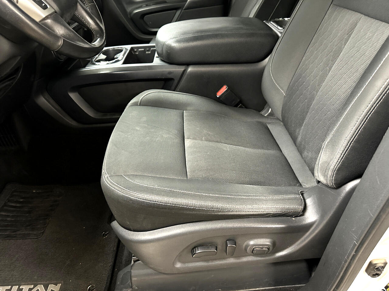 Nissan Titan 4x4 Crew Cab SV 2018