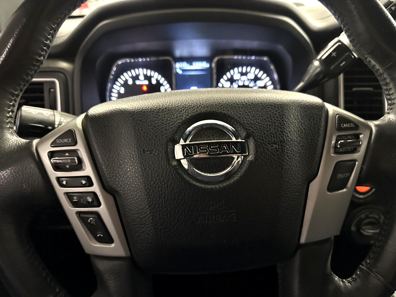 Nissan Titan 4x4 Crew Cab SV 2018