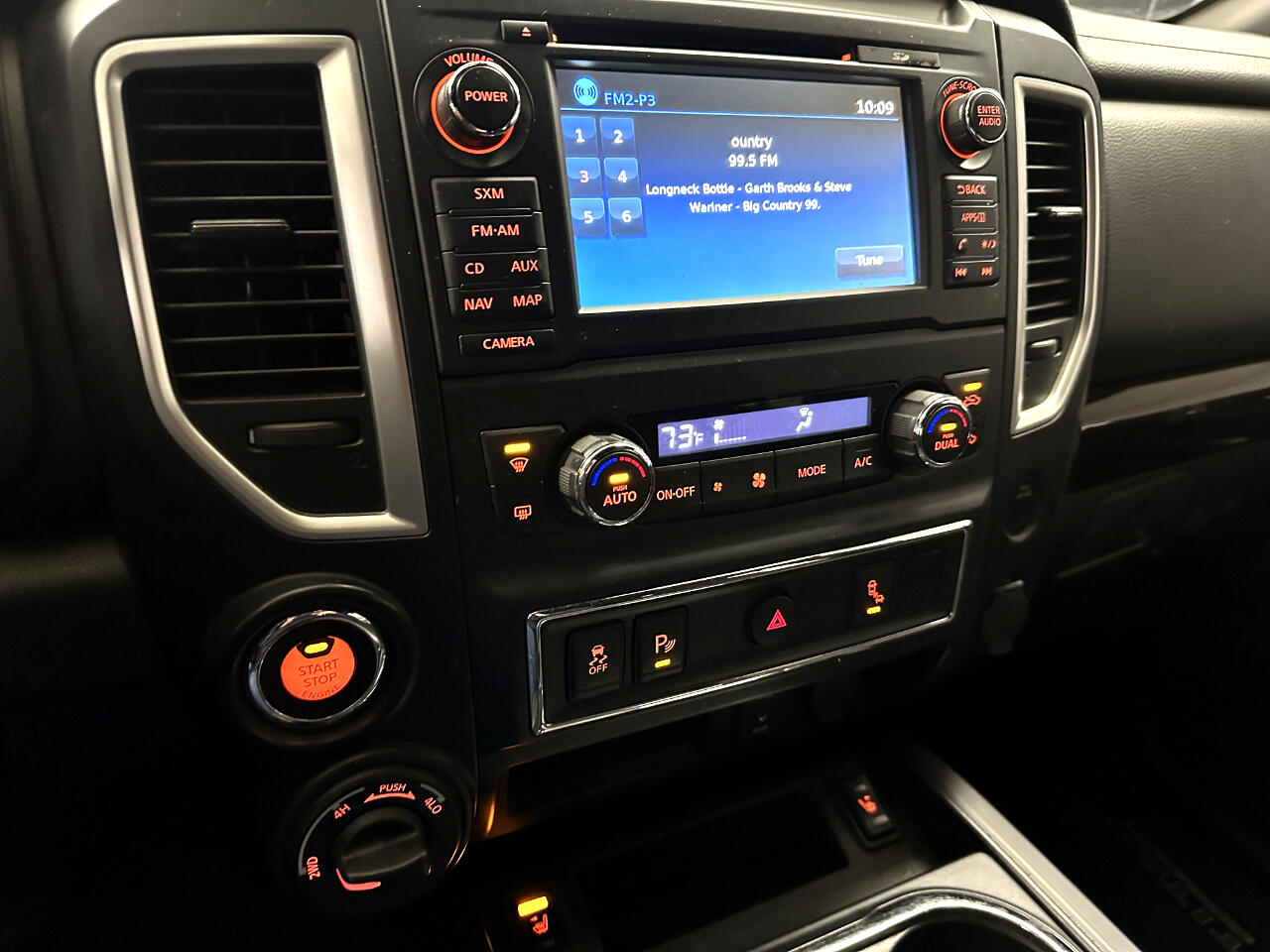 Nissan Titan 4x4 Crew Cab SV 2018