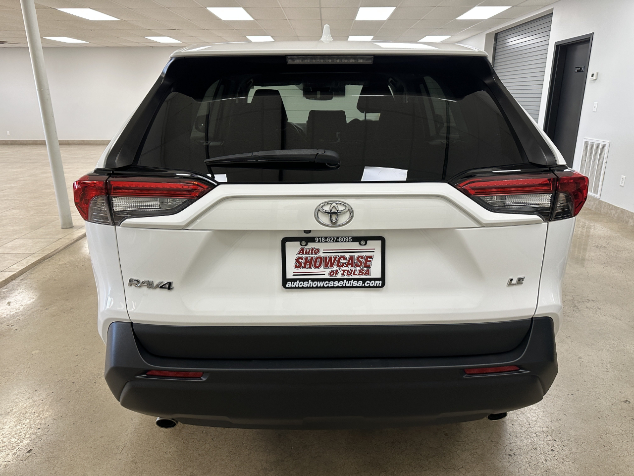 Toyota RAV4 LE FWD (Natl) 2023