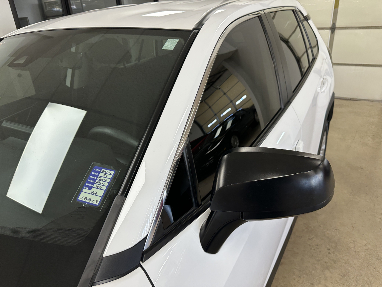 Toyota RAV4 LE FWD (Natl) 2023