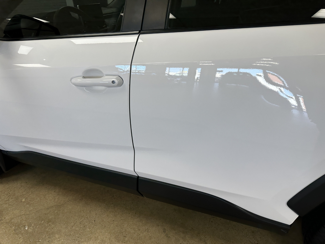 Toyota RAV4 LE FWD (Natl) 2023